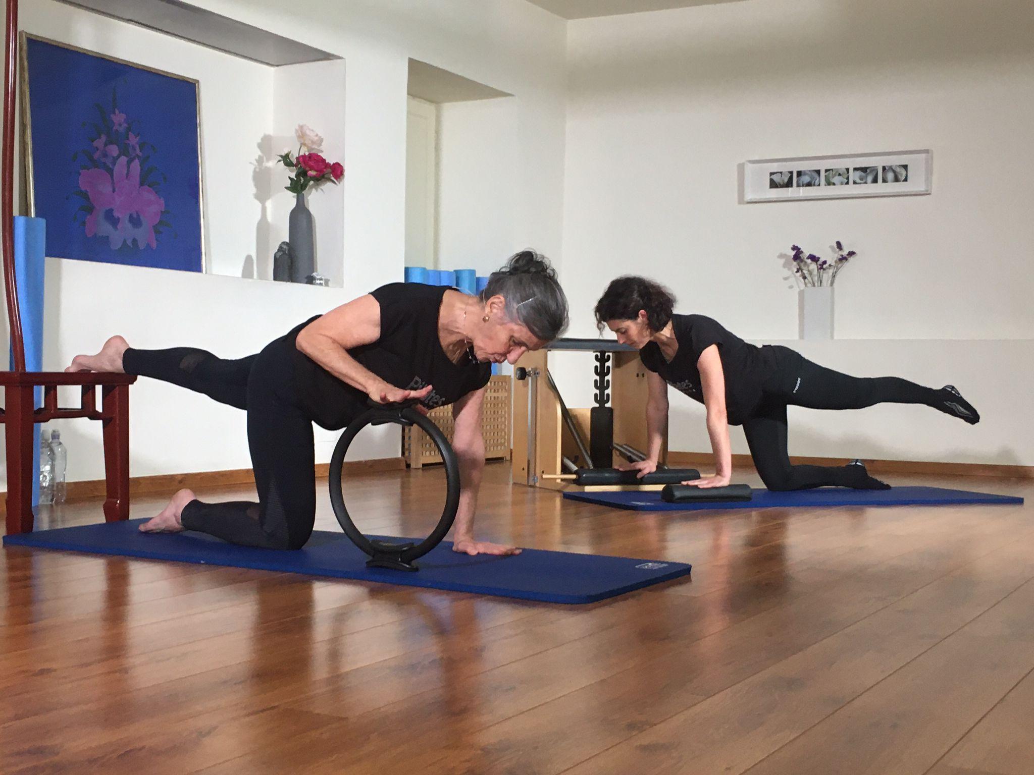 Esercizi di Pilates con la chair sul mat