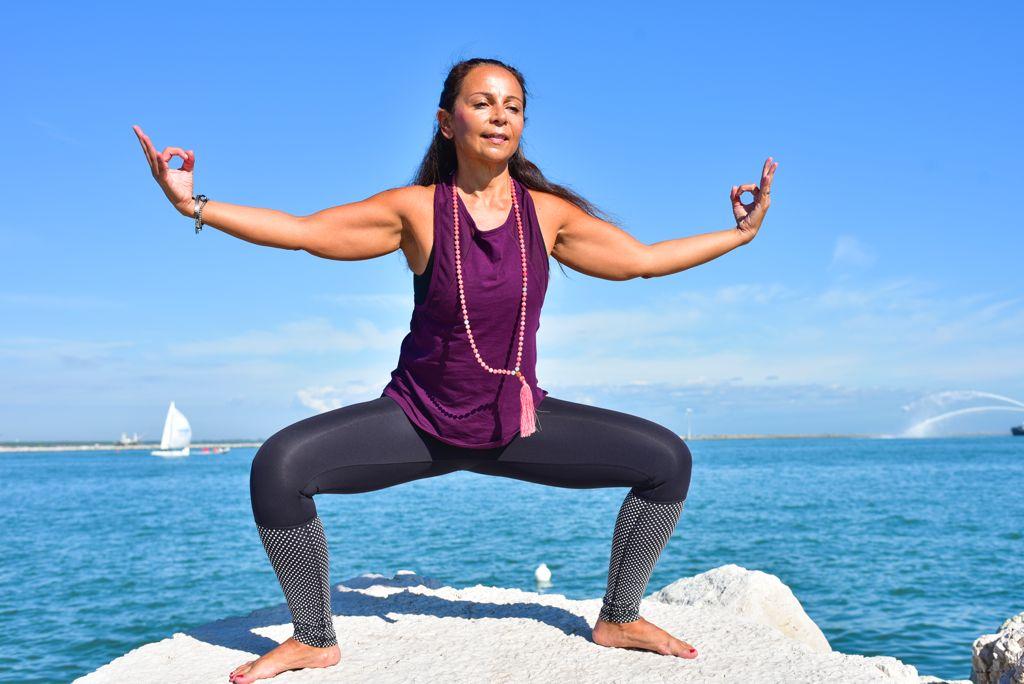 Yoga antistress, la lezione giusta per ricaricarti